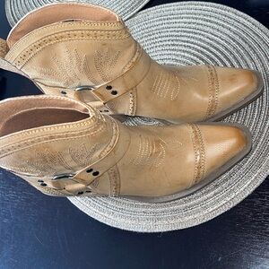 Women’s Boots NEVER WORN